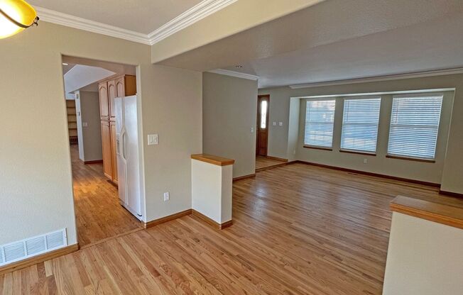 Spacious 5 bedroom, 2-story in Briargate