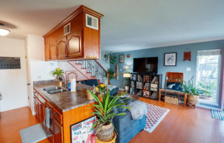 2037 BENITA DR