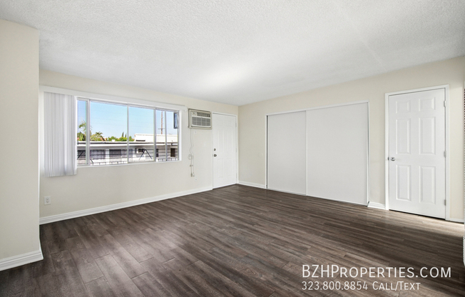 8924 VAN NUYS BLVD
