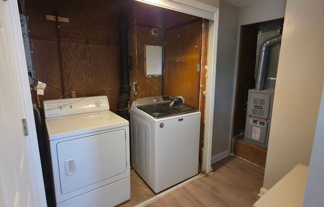 West Side Single-Family 2-Bed - AVAILABLE NOW!
