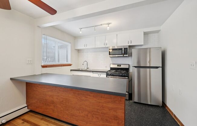 1 bed, 1 bath, 616 sqft, $1,275, Unit 2125-201