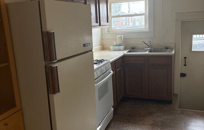 1 bed, 1 bath, $925, Unit Apt 1 Front