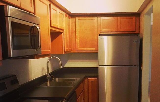 2 beds, 1 bath, 700 sqft, $895