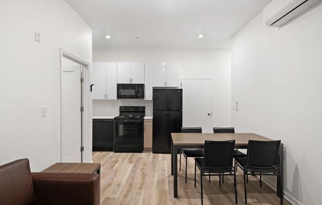 3 beds, 2 baths, 500 sqft, $1,400, Unit Unit 203