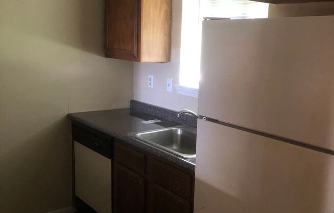 1 bed, 1 bath, 800 sqft, $600, Unit D