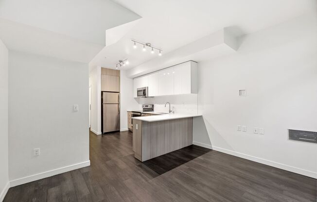 2 beds, 1.5 baths, 837 sqft, $2,595, Unit 326