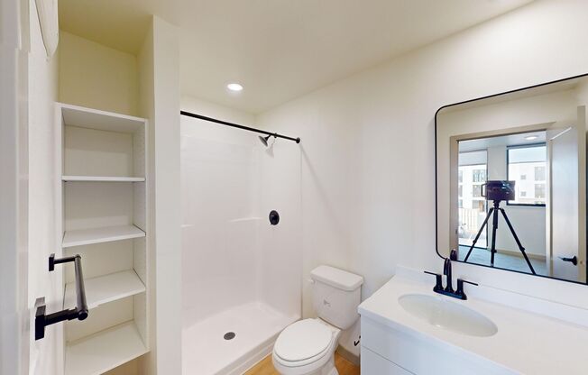 2 beds, 2 baths, 1,021 sqft, $1,740, Unit 6400-204