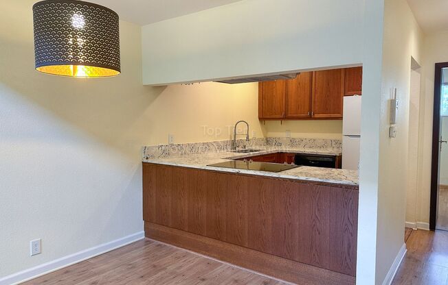 Beautiful 2 bedroom 2 bathroom top unit condo in Pleasant Hill  available now for Lease!