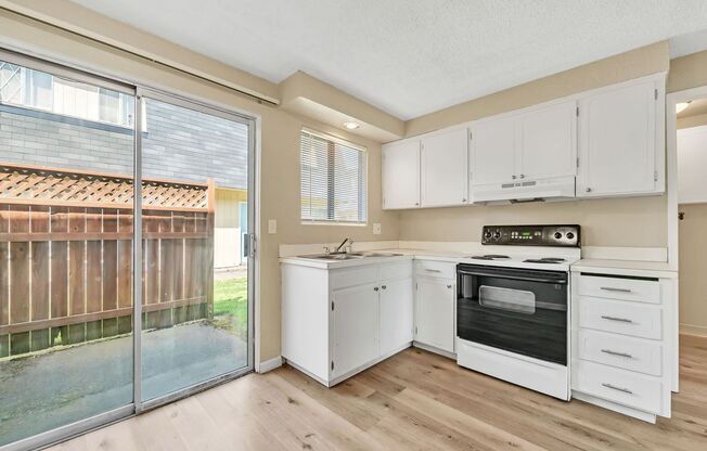 2 beds, 1.5 baths, 865 sqft, $1,450, Unit 10