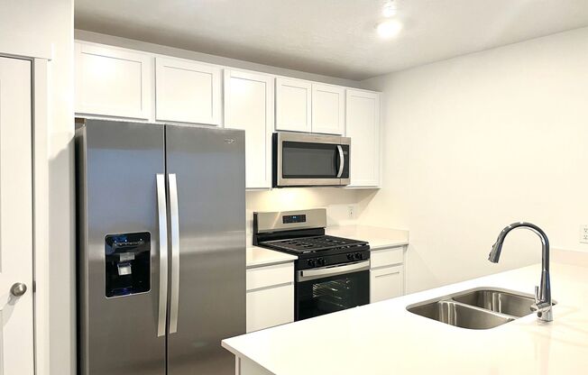 3 beds, 2 baths, $1,795, Unit #1146