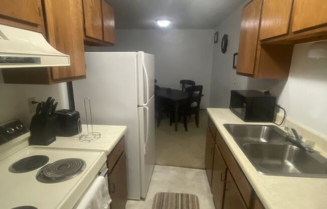 2 beds, 1 bath, 750 sqft, $900, Unit 1206-13