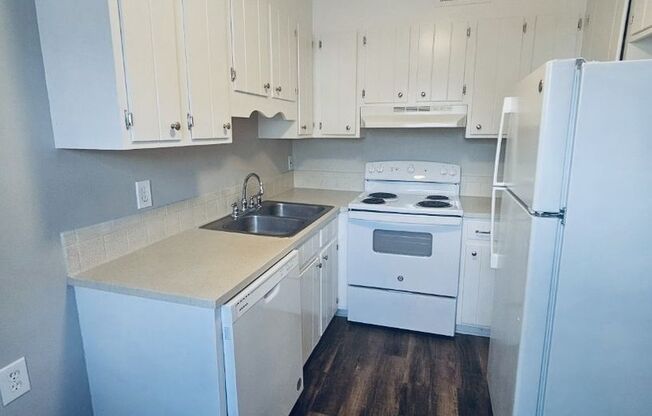 2 beds, 1 bath, 692 sqft, $995, Unit 100-L