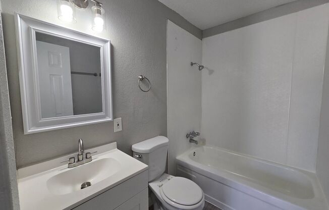 Studio, 1 bath, 330 sqft, $905.5, Unit #30