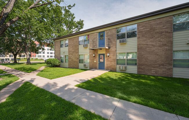 2 beds, 1 bath, 660 sqft, $995, Unit 28