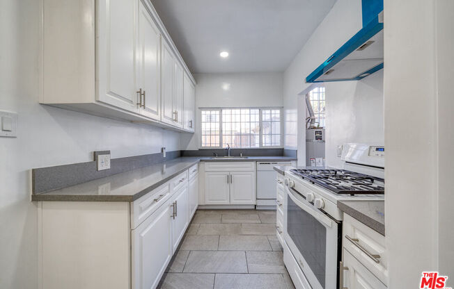 5355 W 8 ST
