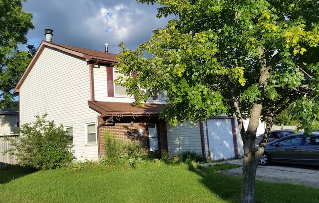 2 story 3 bd 2.5 ba duplex fenced yard Bolingbrook