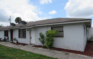 Charming 2 Bedroom, 1 Bath Duplex in Fort Myers Shores – Available Now!