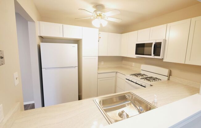 2 beds, 2 baths, $2,500, Unit Unit #12