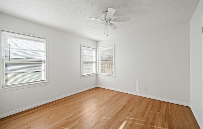 2 beds, 1 bath, $1,295