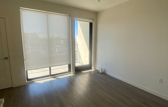Studio, 1 bath, 436 sqft, $2,595, Unit Unit 303