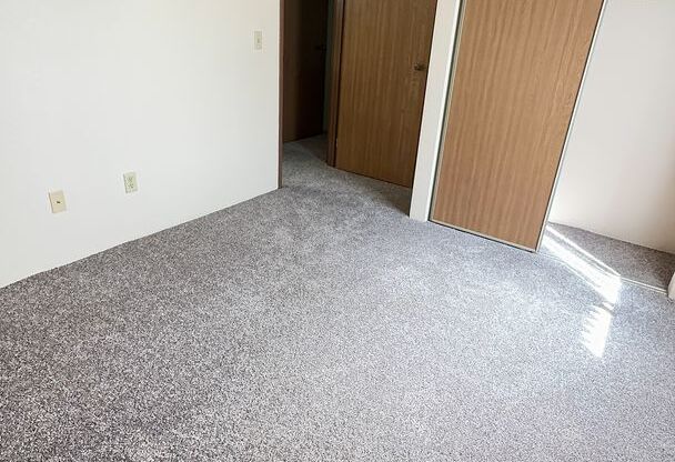 2 beds, 1 bath, 850 sqft, $879.99, Unit 911-L102