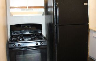 2 beds, 1 bath, $900, Unit Apt B