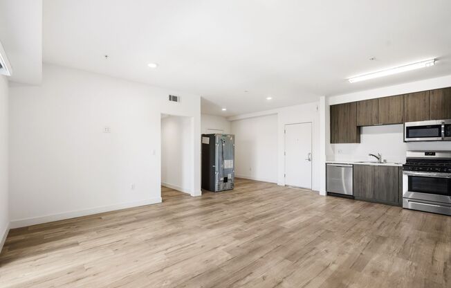 2 beds, 2 baths, 1,037 sqft, $2,950, Unit 507