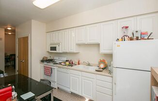 1 bed, 1 bath, $1,300, Unit 10