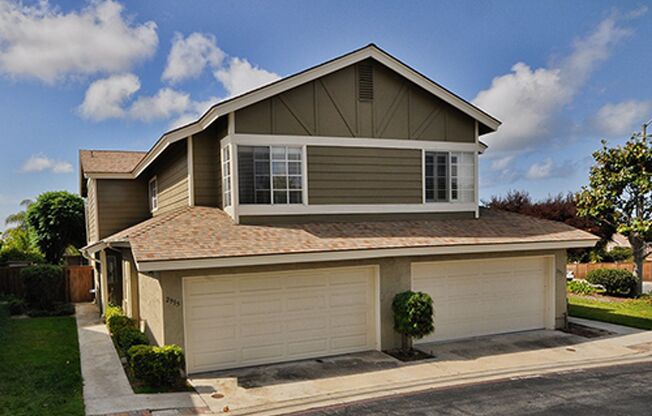 Freshly Painted 2BR/2.5BA Condo with Peak a Boo Ocean View!!