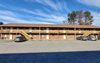 2 beds, 1 bath, $795, Unit 3015-I