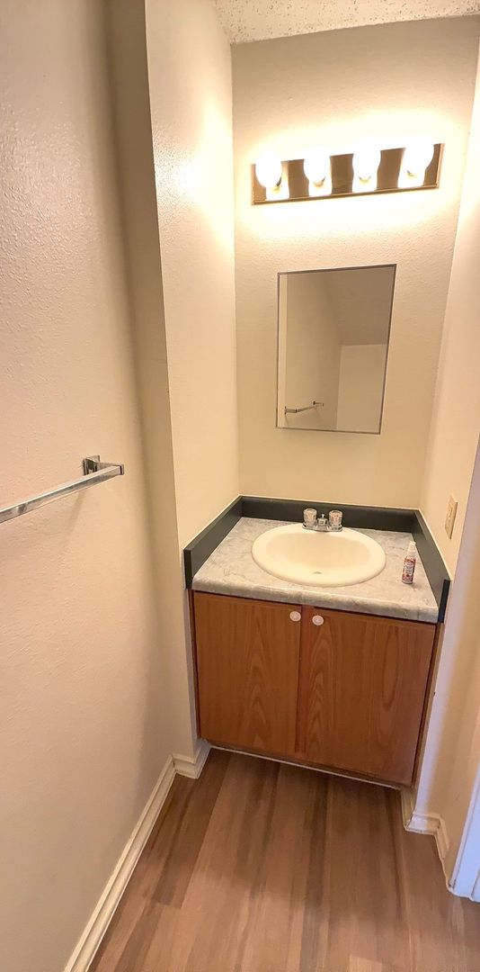 8902 BREEZEFIELD