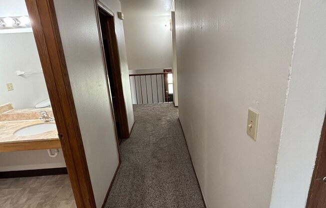 3 beds, 1.5 baths, 1,204 sqft, $1,569, Unit 5176 04