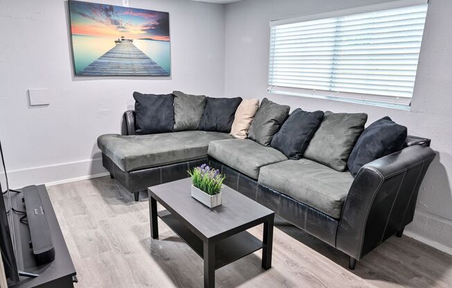4 beds, 2 baths, 1,200 sqft, $3,200, Unit 205 W Frances, Unit 3