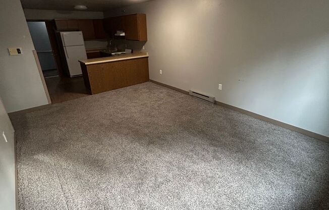 2 beds, 1 bath, 2 sqft, $1,095, Unit 1038 Fond du Lac Ave Unit 201