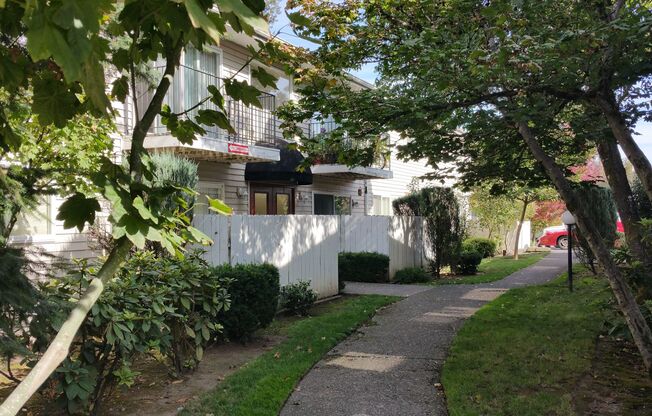 1 bed, 1 bath, 547 sqft, $1,200, Unit 18