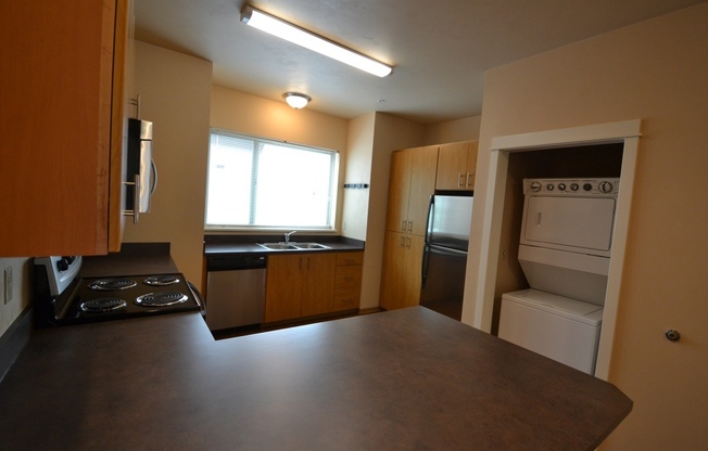 2 beds, 1.5 baths, 850 sqft, $1,700, Unit 30