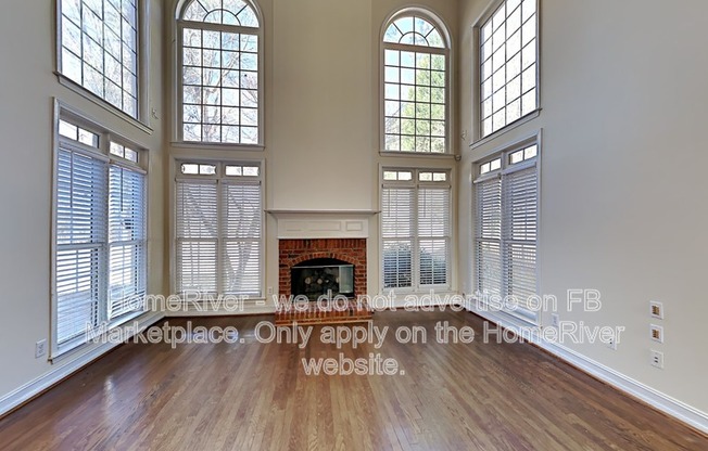 1040 QUEENSGATE DR SE