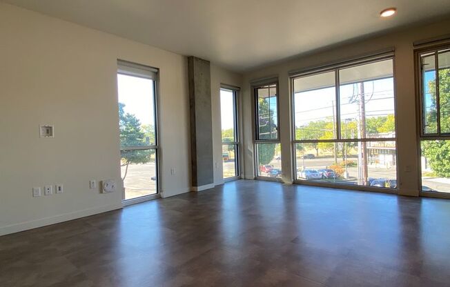 Studio, 1 bath, 465 sqft, $1,955, Unit 201