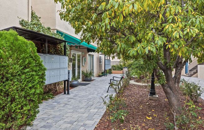 Tarzana Court Apartments