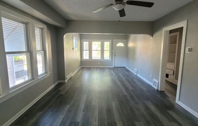 3 beds, 1 bath, $1,200, Unit Up