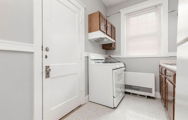 1 bed, 1 bath, 900 sqft, $950, Unit #30