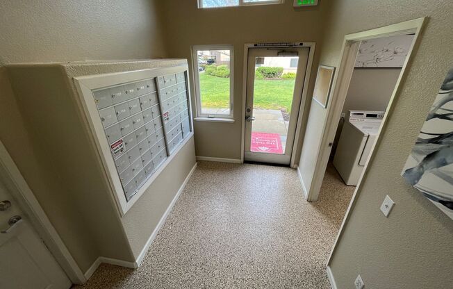 2 beds, 1 bath, 848 sqft, $1,900, Unit 2102