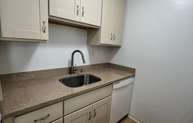 1 bed, 1 bath, 590 sqft, $2,500, Unit 777-131