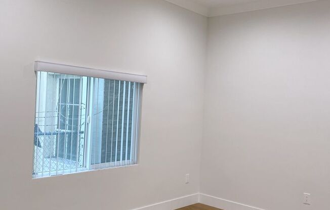 1 bed, 1 bath, $1,750, Unit 3522 N. Broadway Ave. - Unit 8