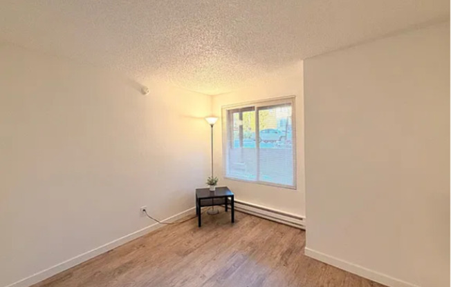 2 beds, 1 bath, $2,250, Unit 220