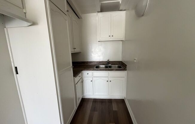 1 bed, 1 bath, 382 sqft, $1,595, Unit 6