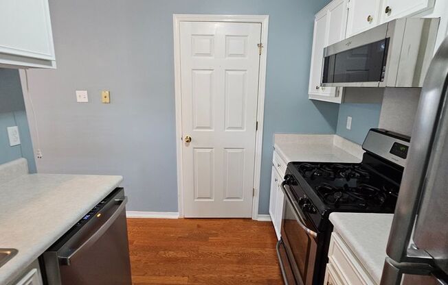 2 beds, 1 bath, $1,350