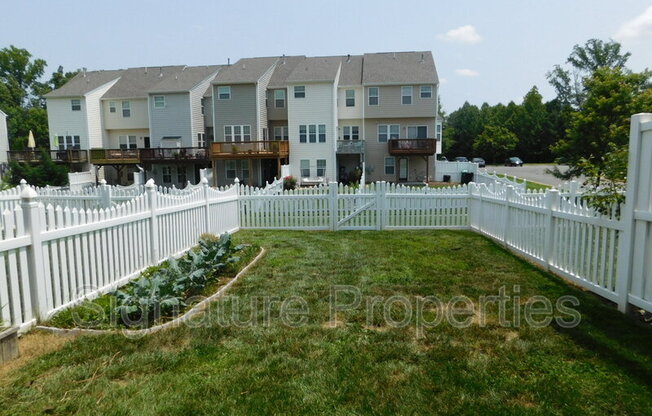 8197 BELTON CIR