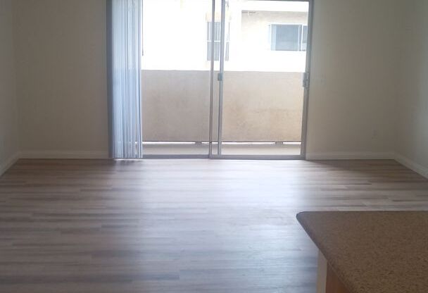 1 bed, 1 bath, 665 sqft, $1,975, Unit 219