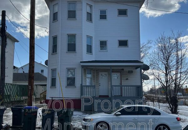 204 CHAPIN AVE